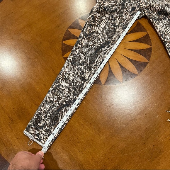 NEW We the Free Raw Hem Snakeskin Print Jeggings Size 25 Skinny Jeans - Picture 15 of 16